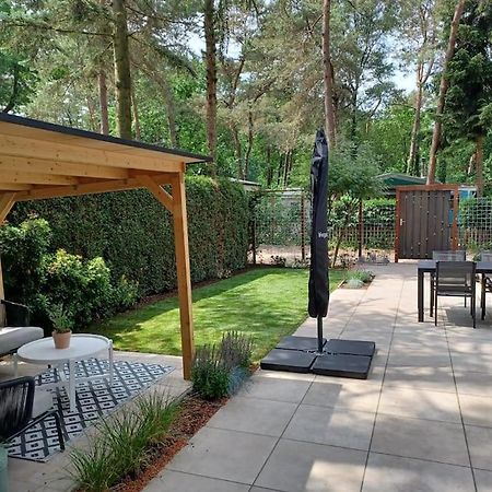 Boshuis Met Grote Tuin I Vakantiepark Met Zwembad Hoenderloo Exteriör bild