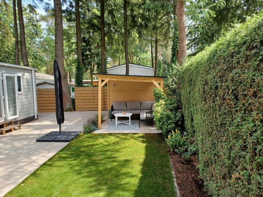 Boshuis Met Grote Tuin I Vakantiepark Met Zwembad Hoenderloo Exteriör bild