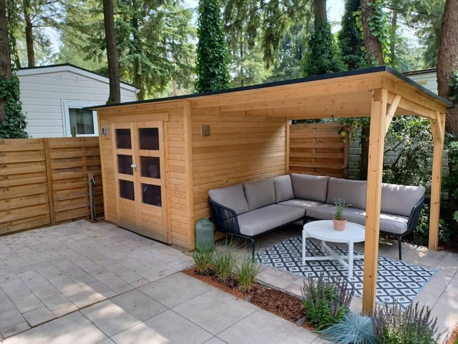 Boshuis Met Grote Tuin I Vakantiepark Met Zwembad Hoenderloo Exteriör bild
