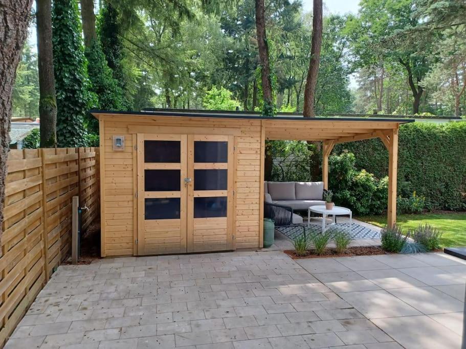 Boshuis Met Grote Tuin I Vakantiepark Met Zwembad Hoenderloo Exteriör bild
